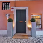Lapa 82 Bed & Breakfast 4*