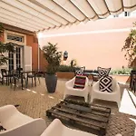Lapa 82 Bed & Breakfast 4*