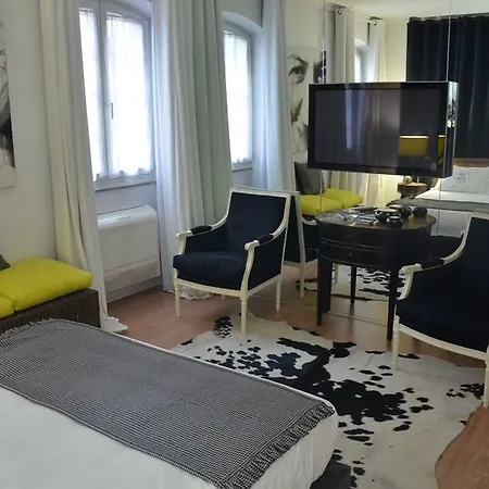Lapa 82 Bed & Breakfast 4*